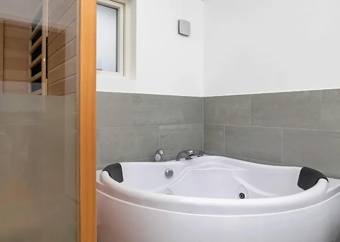 בית נופש 6 Person In *